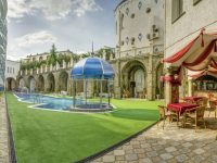 бар Падишах у бассейна