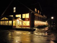 Санаторий «Саки», корпус Сруб №2 ночью
