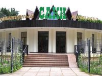 Центральный вход и служба размещения