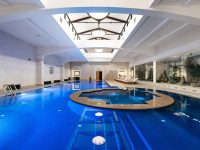 Крытый бассейн