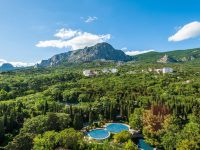 Санаторий «Форос». Вид с верхних этажей, номера с видом на горы.