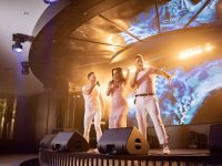 Сцена Форос Холла.