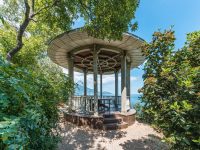 Беседка в парке